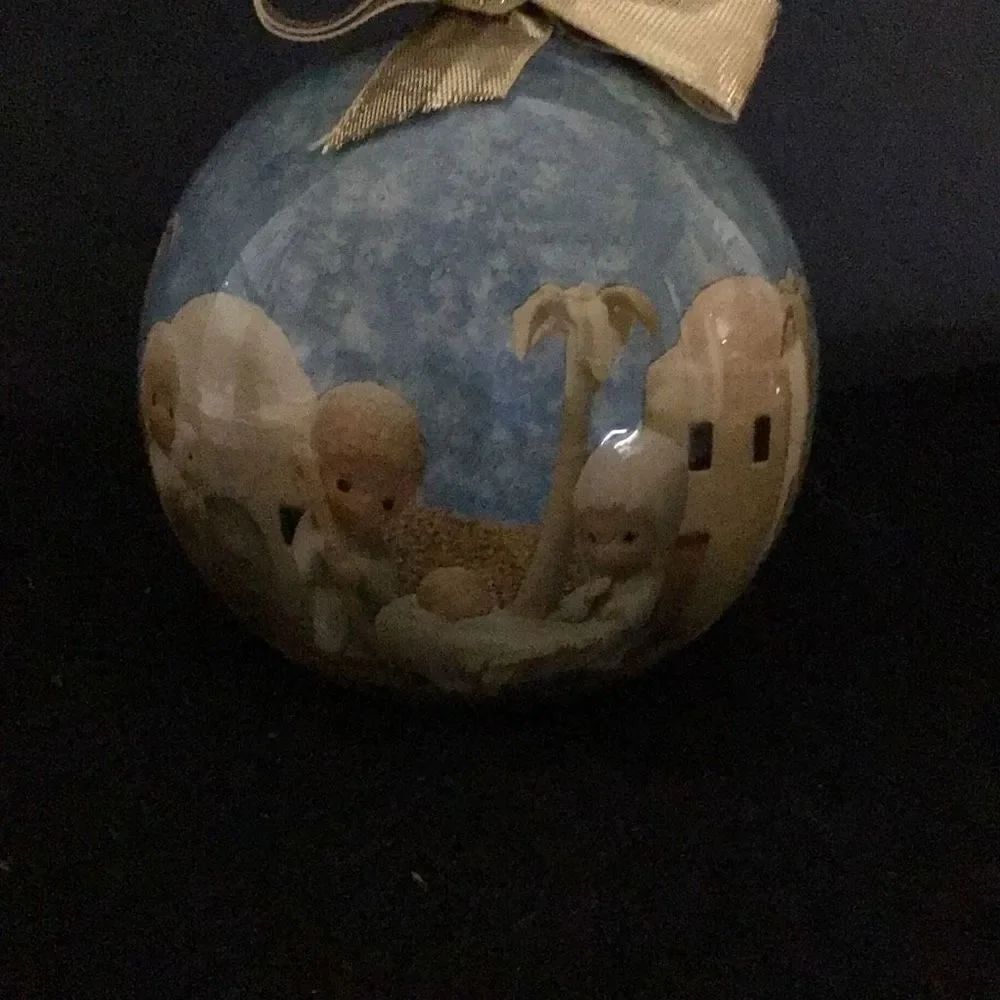 Ornament vintage 1989 Samuel J Butcher nativity